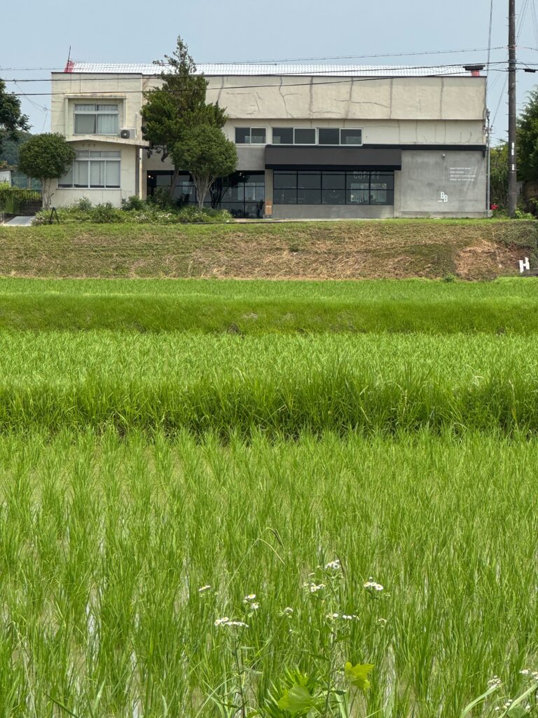 田園風景　本社兼cafe外観