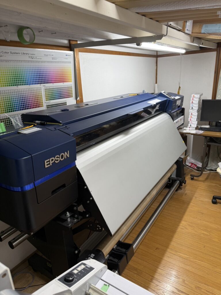 屋外サイン用大型インクジェット機