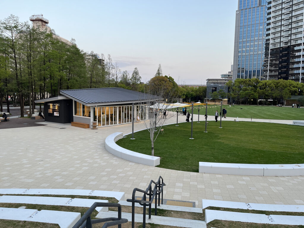 遮熱性舗装材（東遊園地）